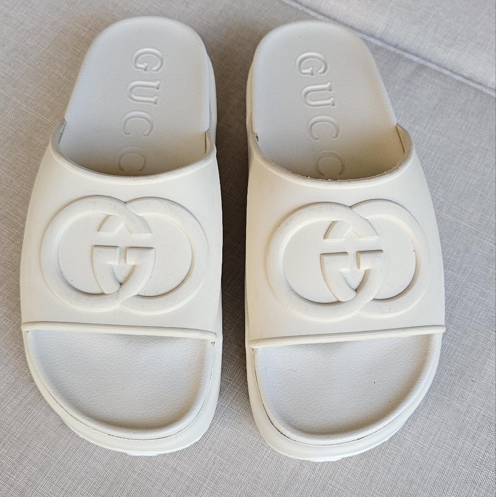Gucci Interlocking G White Platform Slides